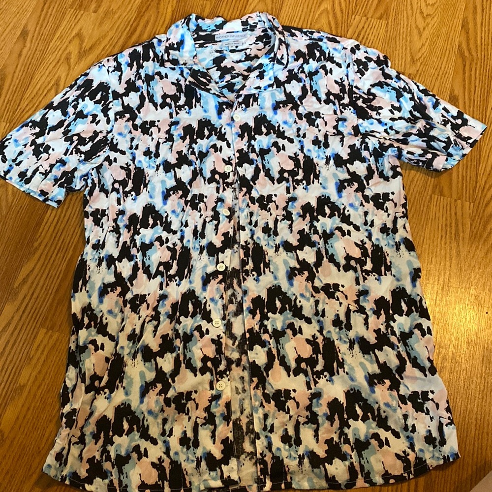 Button down shortsleeved shirt.